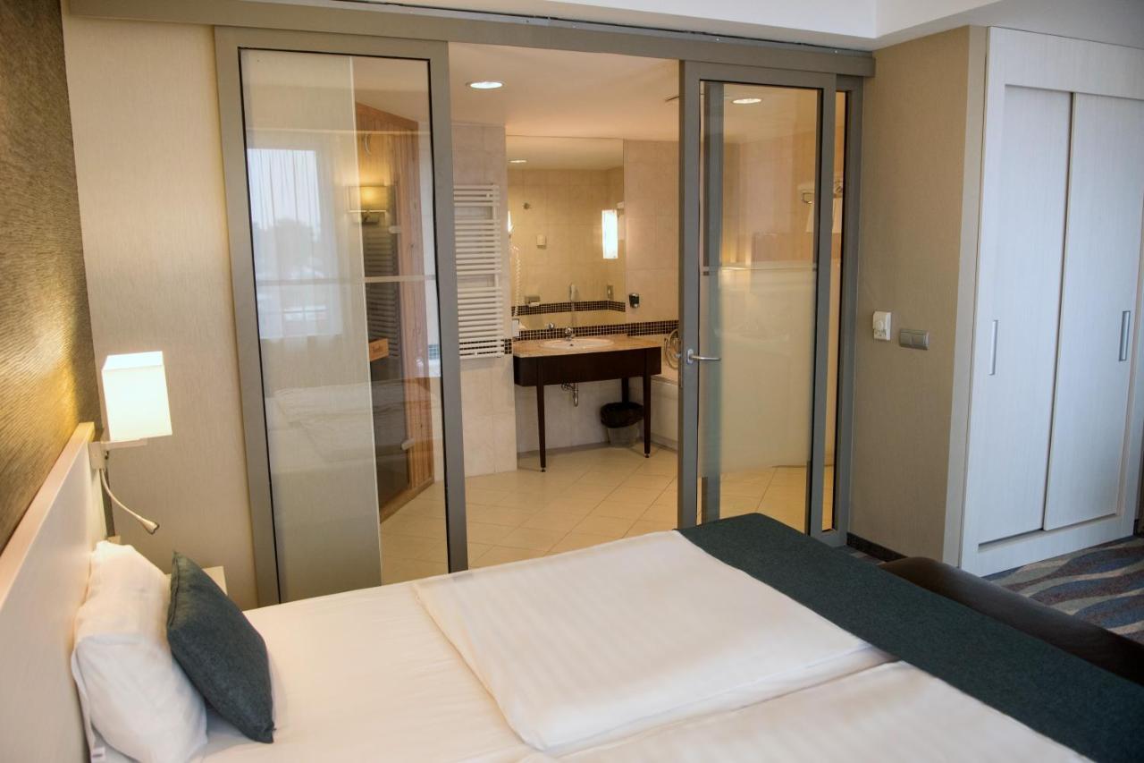Hotel Azur Siófok Buitenkant foto